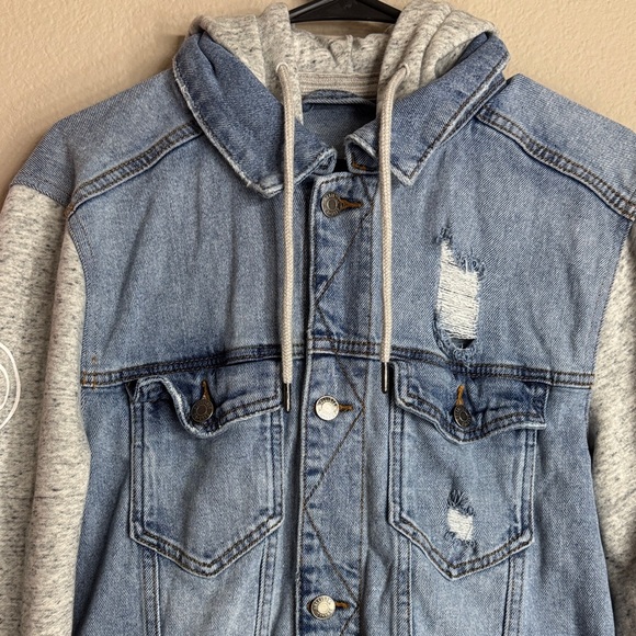 Hollister Blue Denim Jacket with Gray Sleeves - Picture 2 of 11